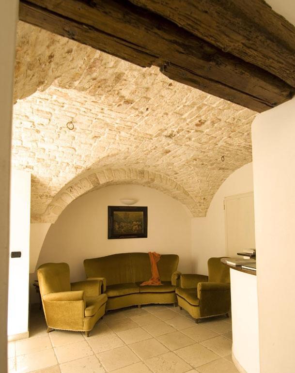 Hotel Palazzo D'Erchia Conversano Exterior photo